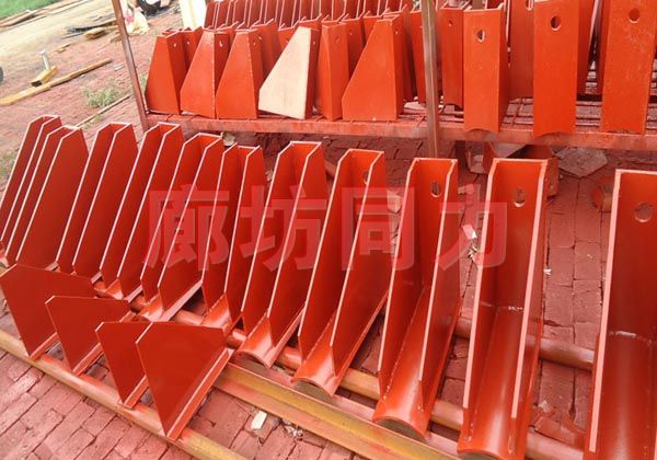 垂直圓形管道帶墊板二支點(diǎn)支架